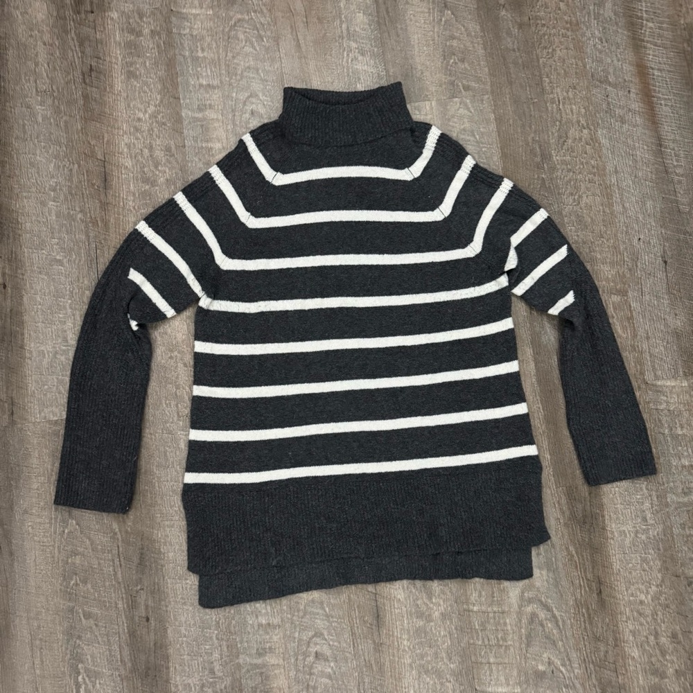 SOFT Gray Stripe Turtleneck Tunic Sweater Sz M